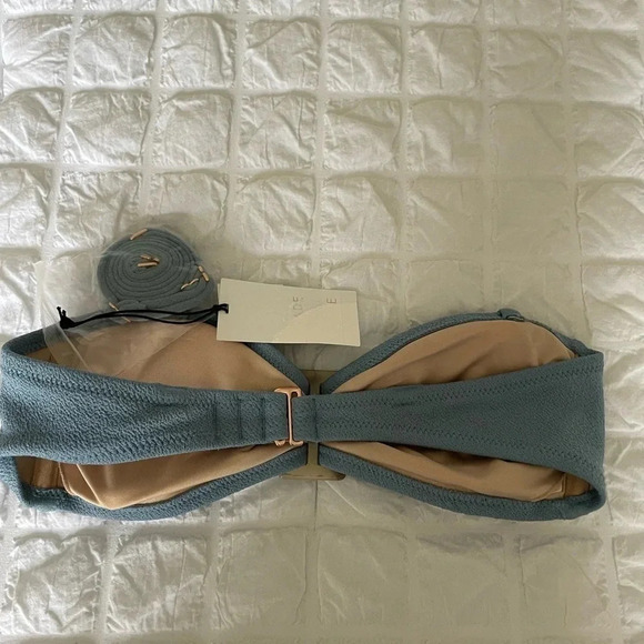 Shade & Shore bandeau with removable straps - Picture 6 of 10